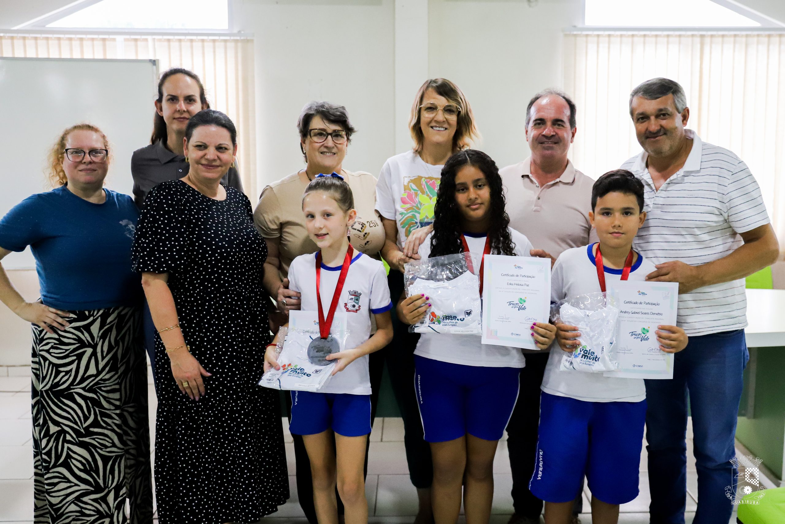 Estudantes de Guabiruba são premiados durante sessão da Câmara de Vereadores